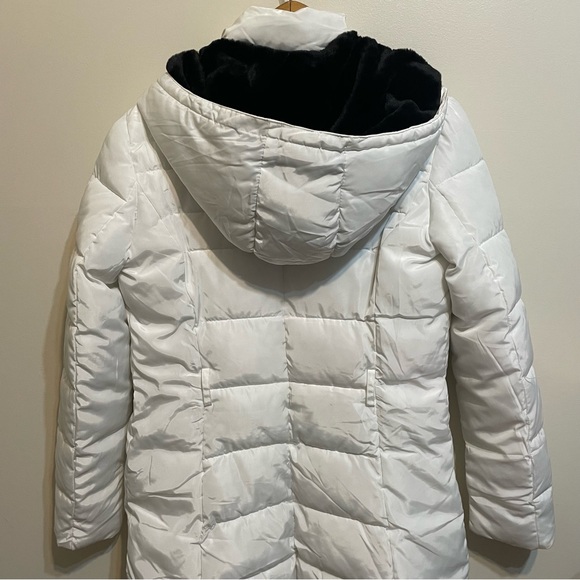 SOLD / Guess White Puffer Jacket - Picture 11 of 11
